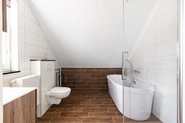 Foto - Verkocht onder voorbehoud: wonen aan het water met luxe, rust en een eigen aanlegsteiger!